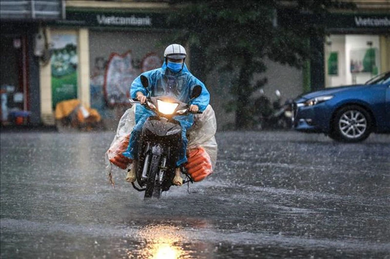 Hà Nội ngày nắng, đêm và sáng có mưa dông Thời tiết chi tiết các vùng đêm 15, ngày 16/6.
