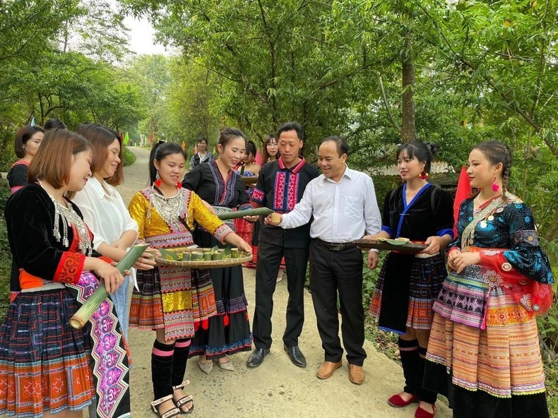 Cảnh quan, môi trường, sự nguyên sơ và hiếu khách giúp Sin Suối Hồ được ASEAN vinh danh là điểm du lịch cộng đồng hấp dẫn nhất của khối năm 2022.