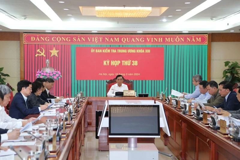 Đồng chí Trần Cẩm Tú, Ủy viên Bộ Chính trị, Bí thư Trung ương Đảng, Chủ nhiệm Ủy ban Kiểm tra Trung ương chủ trì Kỳ họp.