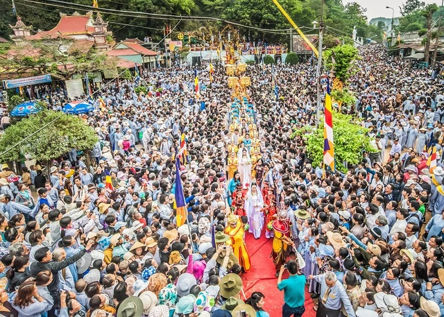 Việc cụ thể hóa các tiêu chí về xây dựng môi trường văn hóa tại di tích, lễ hội là một trong những giải pháp nhằm nâng cao tính hiệu quả trong việc tổ chức các hoạt động lễ hội theo hướng văn minh, lành mạnh, tiết kiệm; bảo tồn, phát huy giá trị văn hóa truyền thống... (ảnh minh họa)