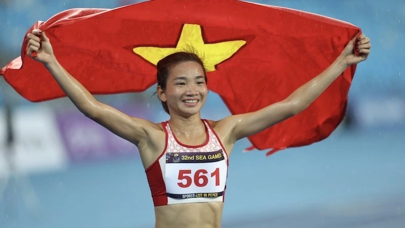 Nguyễn Thị Oanh giành cú đúp Huy chương Vàng ở nội dung chạy 1.500m và 3.000 vượt chướng ngại vật.