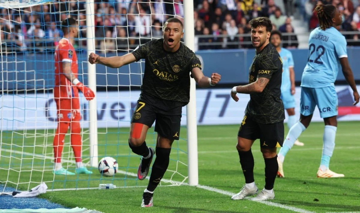 Mbappe sớm đưa PSG vượt lên dẫn trước.