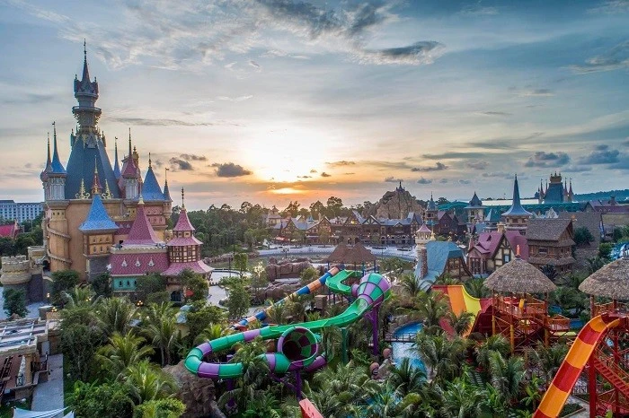 Công viên giải trí chủ đề Vinwonders Phú Quốc đầy màu sắc.
