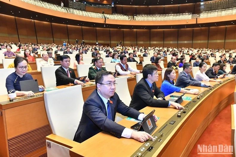 Đại biểu Quốc hội biểu quyết thông qua Nghị quyết Kỳ họp thứ 5, Quốc hội khóa XV.