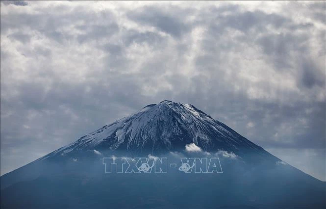 Núi Phú Sĩ nhìn từ Fujikawaguchiko, tỉnh Yamanashi, Nhật Bản. Ảnh minh họa: AFP/TTXVN