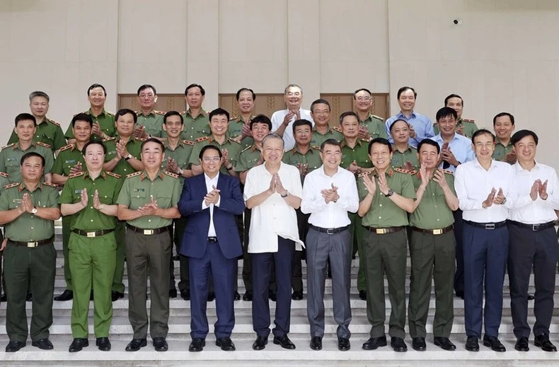 vna-potal-chu-tich-nuoc-va-thu-tuong-du-hoi-nghi-dang-uy-cong-an-trung-uong-7464555-5503-1529.jpg