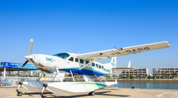 Tới đảo Cô Tô bằng thủy phi cơ từ Tuần Châu chỉ mất 35 phút.