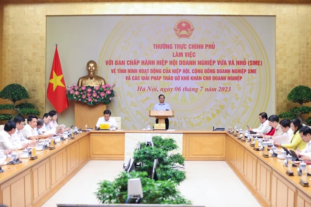 Thủ tướng khẳng định, Chính phủ luôn lắng nghe, chia sẻ, nỗ lực để có các giải pháp tháo gỡ khó khăn cho doanh nghiệp.