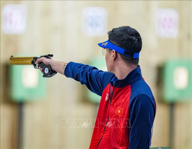 Xạ thủ Phạm Quang Huy thi đấu ở nội dung 10m súng ngắn hơi nam tại ASIAD 2023 ở Hàng Châu, tỉnh Chiết Giang, Trung Quốc, ngày 28/9/2023. Ảnh minh họa: THX/TTXVN