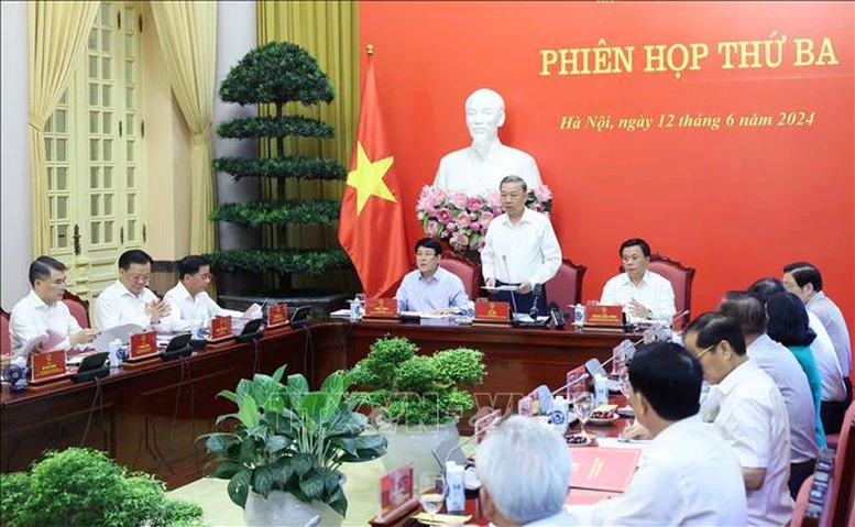Chủ tịch nước Tô Lâm cho rằng, Tổng kết một số vấn đề lý luận và thực tiễn về công cuộc đổi mới theo định hướng XHCN trong 40 năm qua ở Việt Nam là một công việc rất hệ trọng.