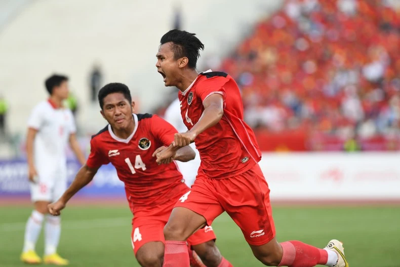 Ina Komang mở tỷ số cho U22 Indonesia.