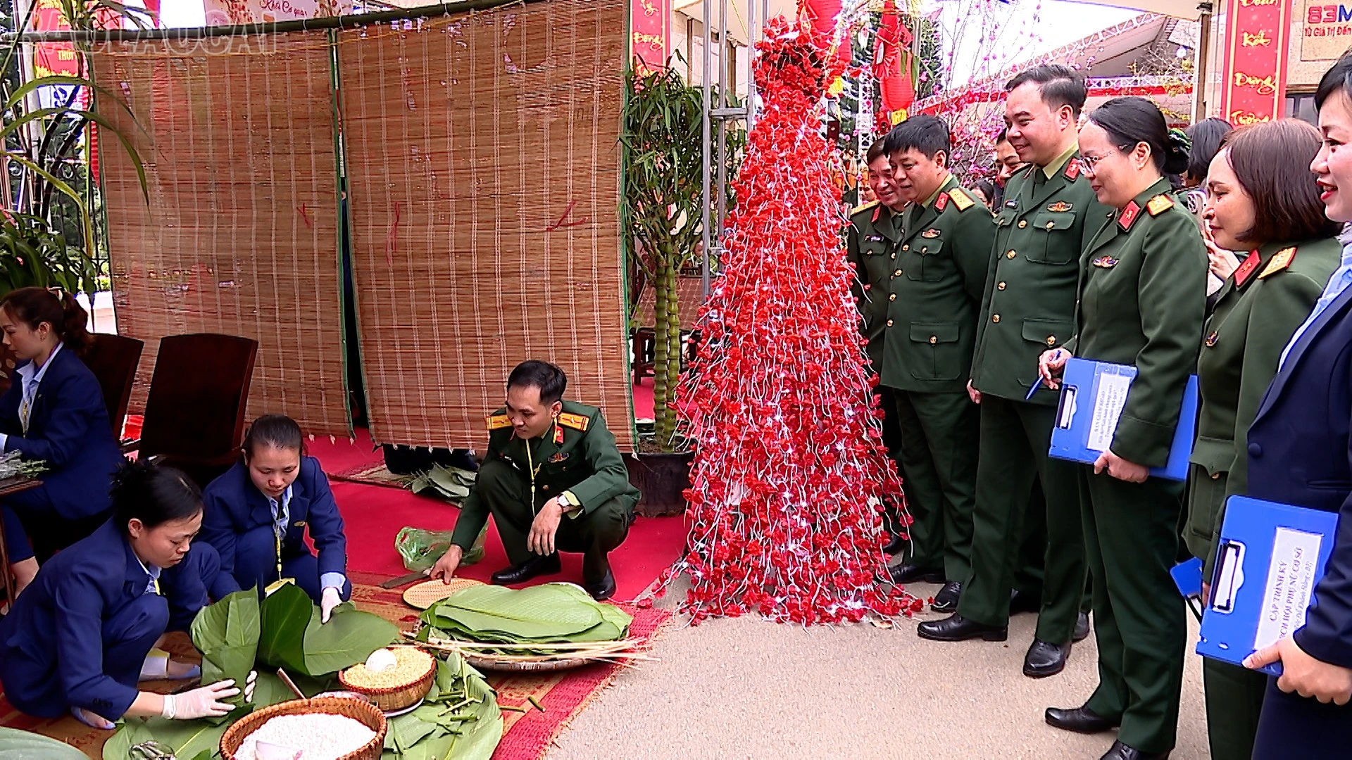 baolaocai-tl_nhung-tet-sum-vay-100-00-50-19still005.jpg