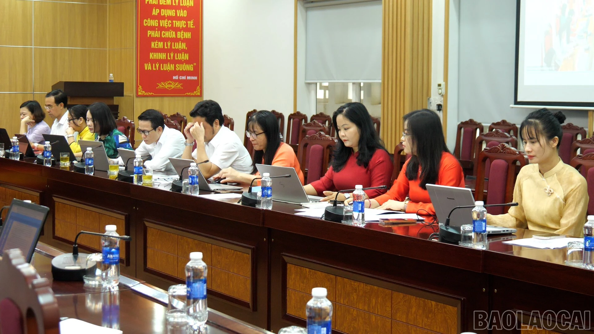 baolaocai-br_hoi-thao100-07-54-58still004.jpg