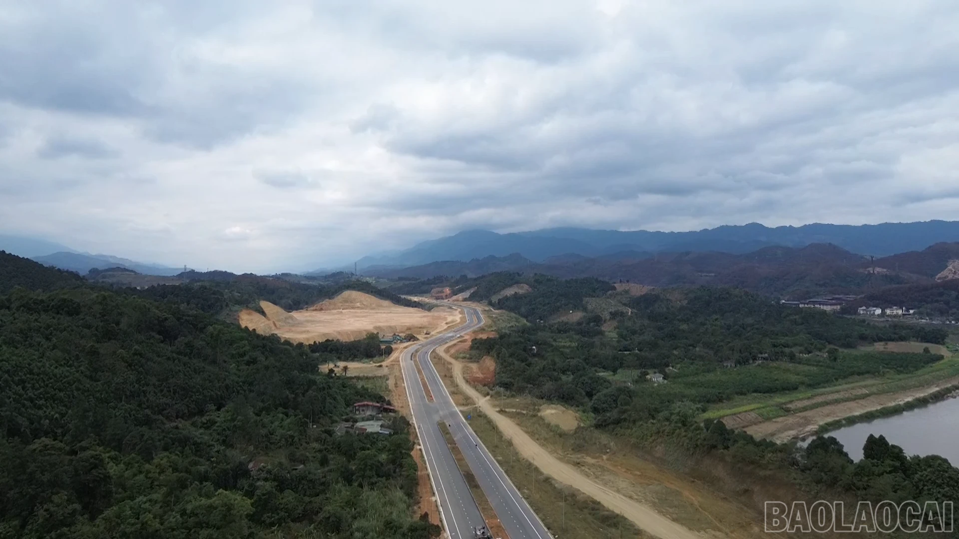 baolaocai-br_cung-duong-mua-xuan00-10-27-15still009.png