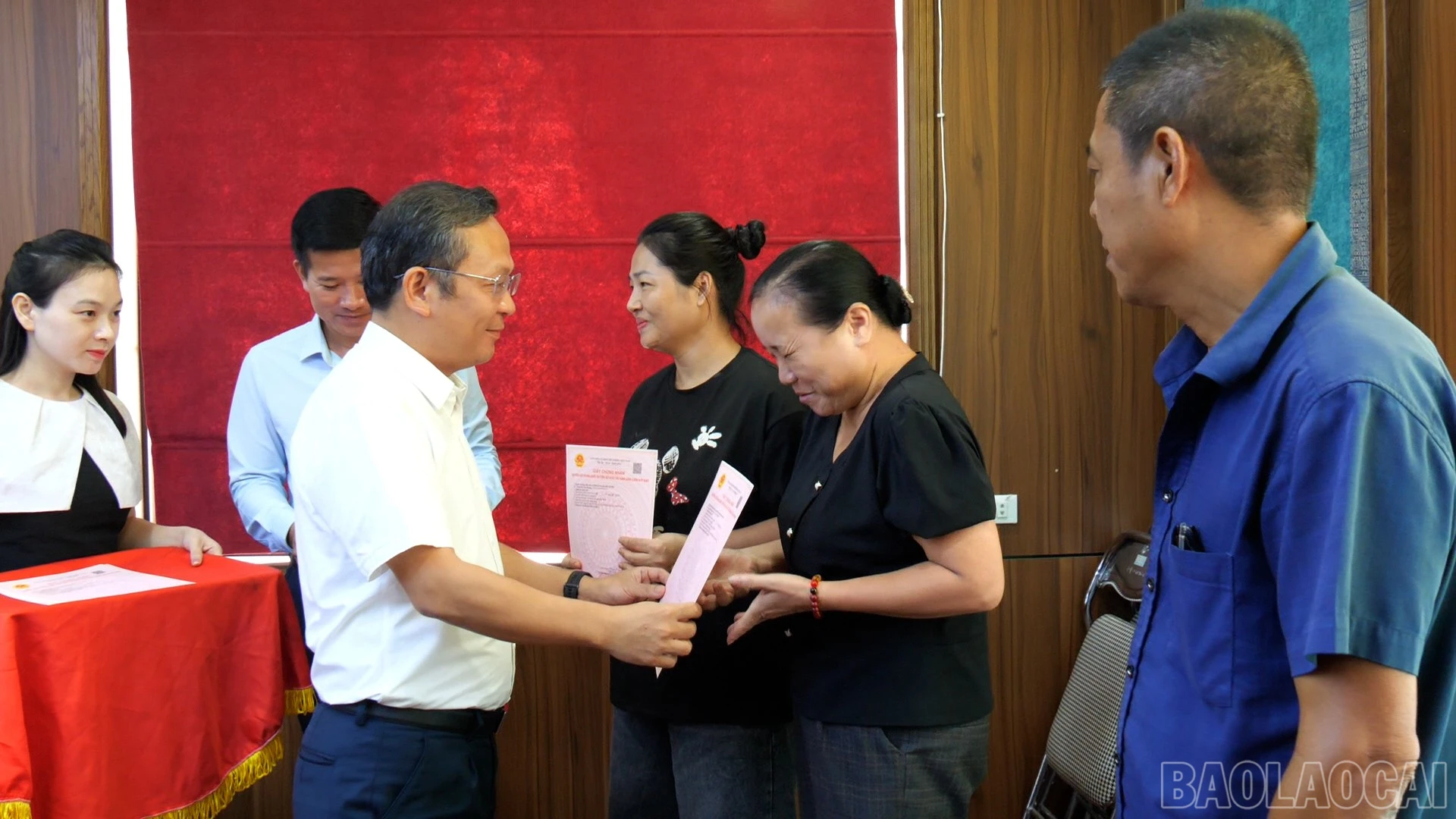 baolaocai-br_trao-bia-do00-21-33-28still003.jpg