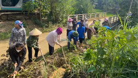 “Cùng nhau về thôn” hỗ trợ gia đình chính sách tại Bảo Yên