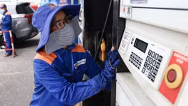 Doanh nghiệp xăng dầu đua nhau giảm giá: Tín hiệu vui cho người dùng