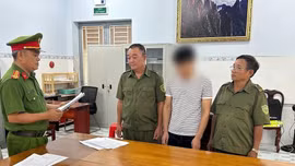 Khởi tố chủ hộ kinh doanh buôn bán hàng nhái các nhãn hiệu nổi tiếng