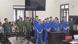 9 bị cáo lĩnh hơn 70 năm tù vì nhiều lần tổ chức sử dụng ma túy