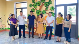Lãnh đạo xã Quy Mông kiểm tra công tác chuẩn bị năm học mới