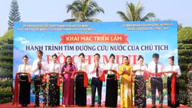 Khai mạc triển lãm “Hành trình tìm đường cứu nước của Chủ tịch Hồ Chí Minh”