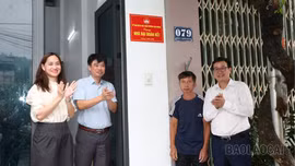 Cam Đường trao nhà Đại đoàn kết cho hộ cận nghèo