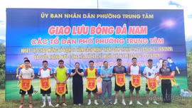 Sôi nổi giao lưu bóng đá nam phường Trung Tâm chào mừng Quốc khánh 2/9