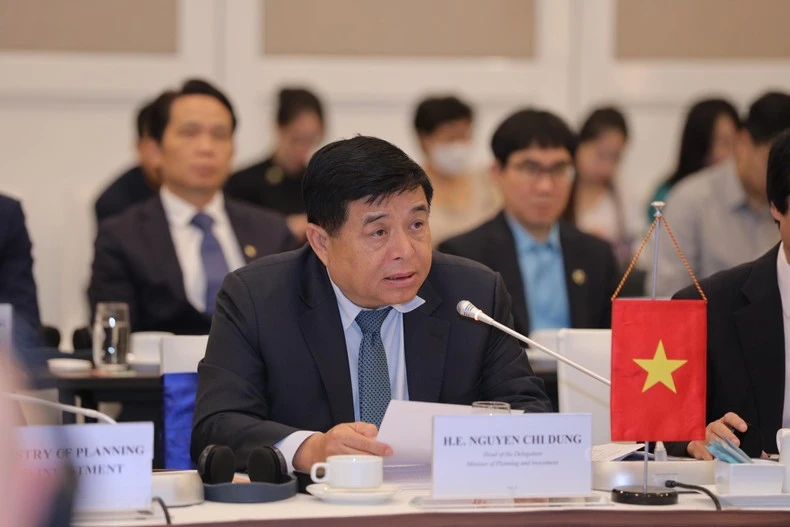 Bộ trưởng Kế hoạch và Đầu tư Nguyễn Chí Dũng phát biểu khai mạc Hội nghị.