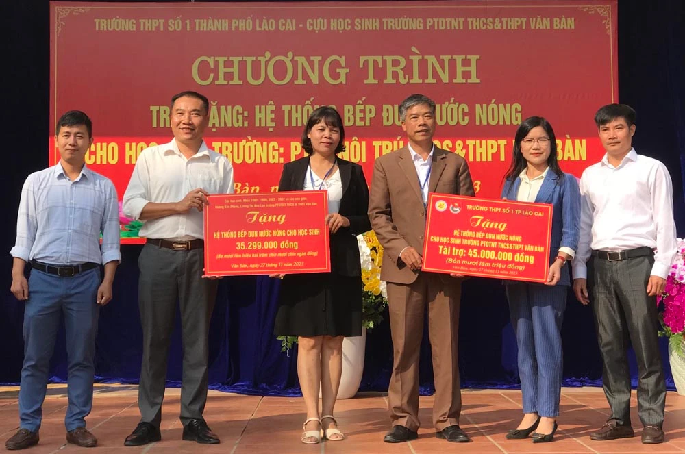 trao tang.jpg