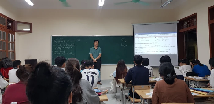 Một buổi ôn thi của thầy và trò Trường Phổ thông dân tộc nội trú Trung học cơ sở và Trung học phổ thông huyện Sốp Cộp, Sơn La.