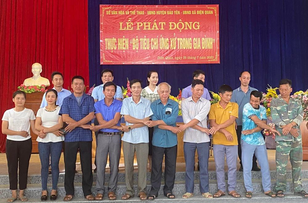 xã Điện Quan tổ chức ký cam kết thực hiện Bộ tiêu chí ứng xử trong gia đình.jpg