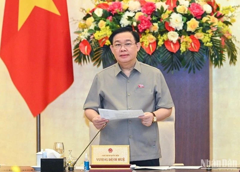 Chủ tịch Quốc hội Vương Đình Huệ phát biểu khai mạc phiên họp.