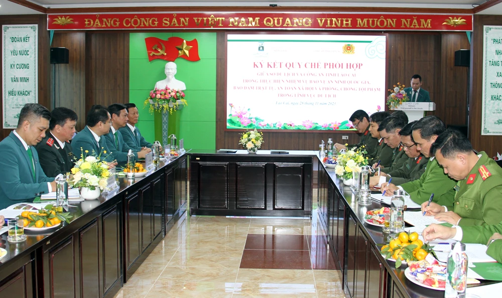 Ảnh 1. Toàn cảnh buổi ký kết quy chế phối hợp.JPG