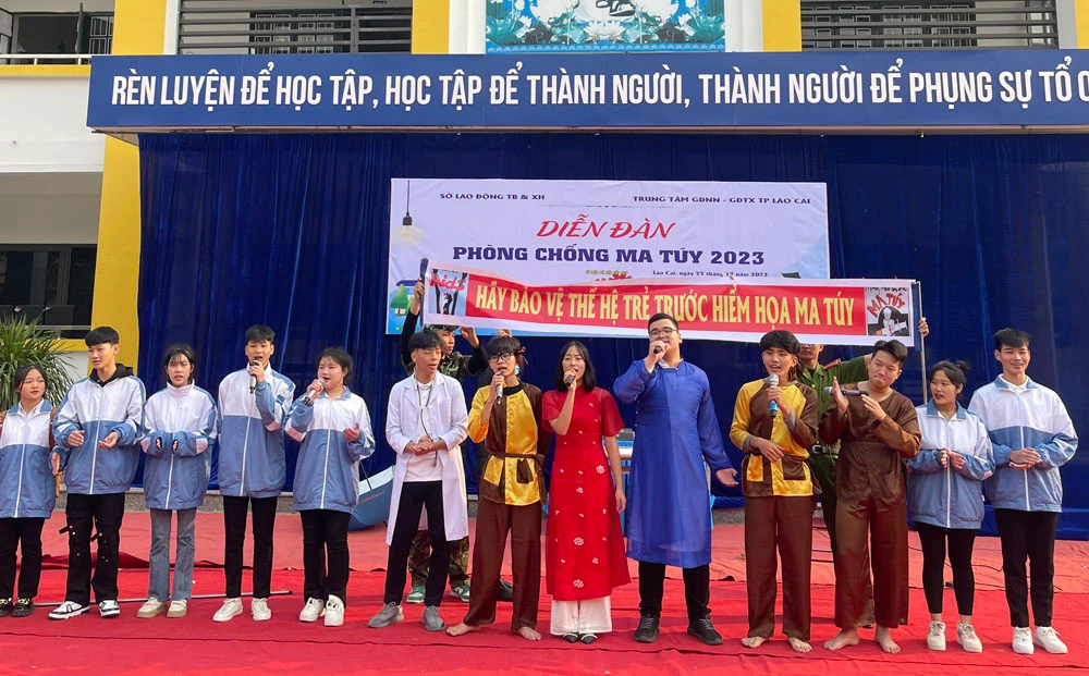 soi-noi-cac-tiet-muc-van-nghe-voi-chu-de-phong-chong-tac-hai-cua-ma-tuy-3997.jpg