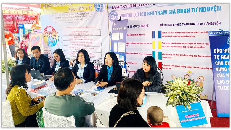 Tích cực tuyên truyền chính sách bảo hiểm y tế đến người dân..jpg