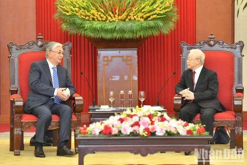 Tổng Bí thư Nguyễn Phú Trọng với Tổng thống Cộng hòa Kazakhstan Kassym-Jomart Tokayev tại buổi tiếp.