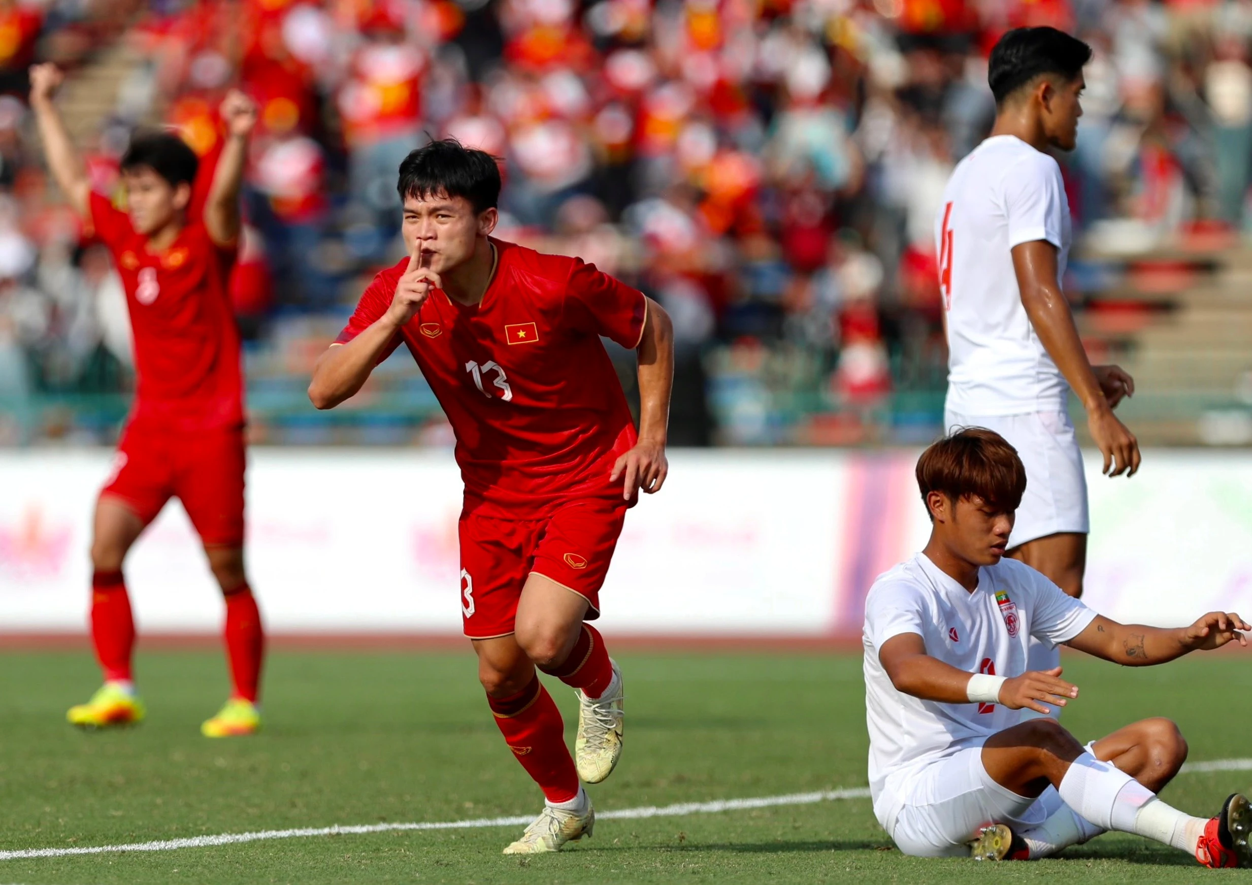 U22 Việt Nam chơi lấn lướt trước Myanmar.