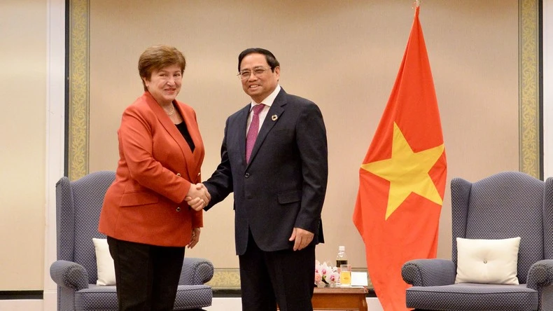Thủ tướng Phạm Minh Chính gặp Tổng Giám đốc Quỹ tiền tệ Quốc tế (IMF) Kristalina Georgieva.