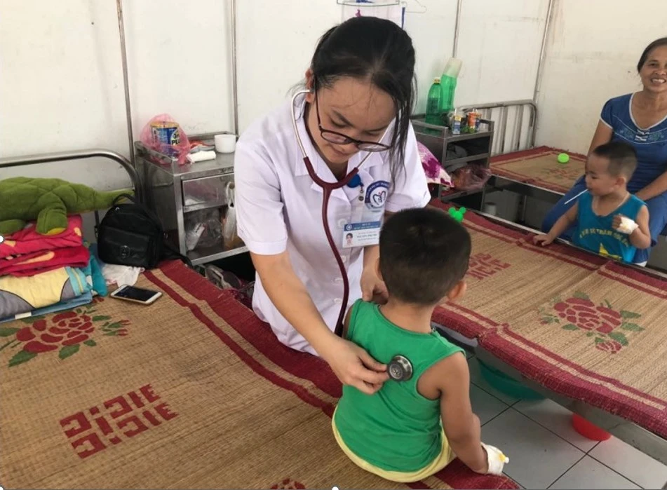 Nhiều bác sĩ trẻ tham gia dự án 585 góp phần nâng cao nguồn nhân lực chất lượng cho y tế vùng sâu.