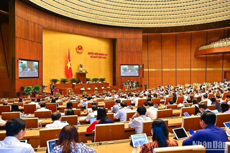 Một phiên thảo luận ở hội trường tại Kỳ họp thứ 5, Quốc hội khóa XV.