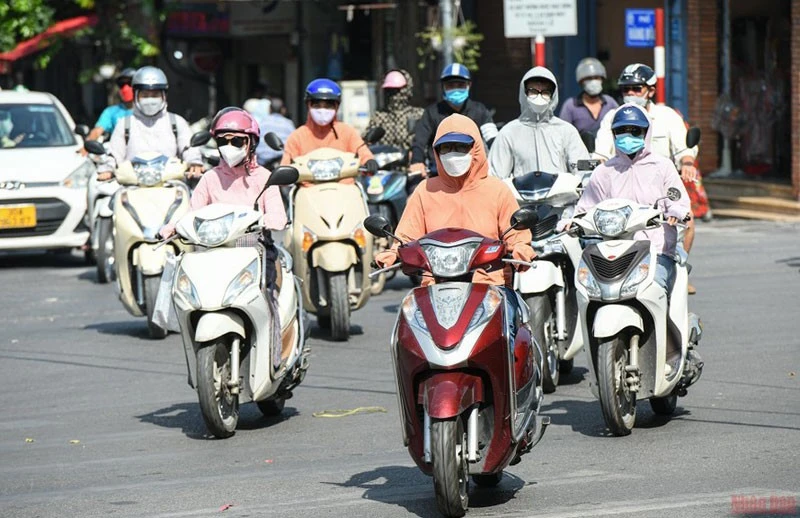 Khu vực Hà Nội ngày nắng nóng và nắng nóng gay gắt.