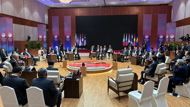 Thủ tướng Chính phủ Phạm Minh Chính cùng Lãnh đạo các nước ASEAN dự phiên họp hẹp trao đổi về các vấn đề quốc tế và khu vực.