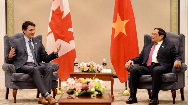 Thủ tướng Phạm Minh Chính gặp Thủ tướng Canada Justin Trudeau.