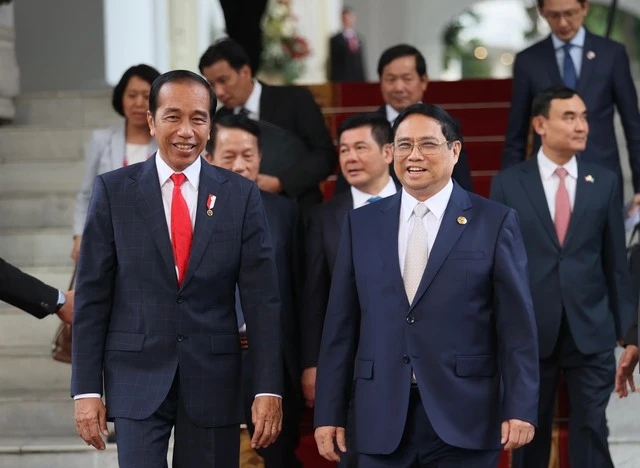 Thủ tướng Phạm Minh Chính và Tổng thống nước chủ nhà Hội nghị Cấp ASEAN 43 Indonesia Joko Widodo.
