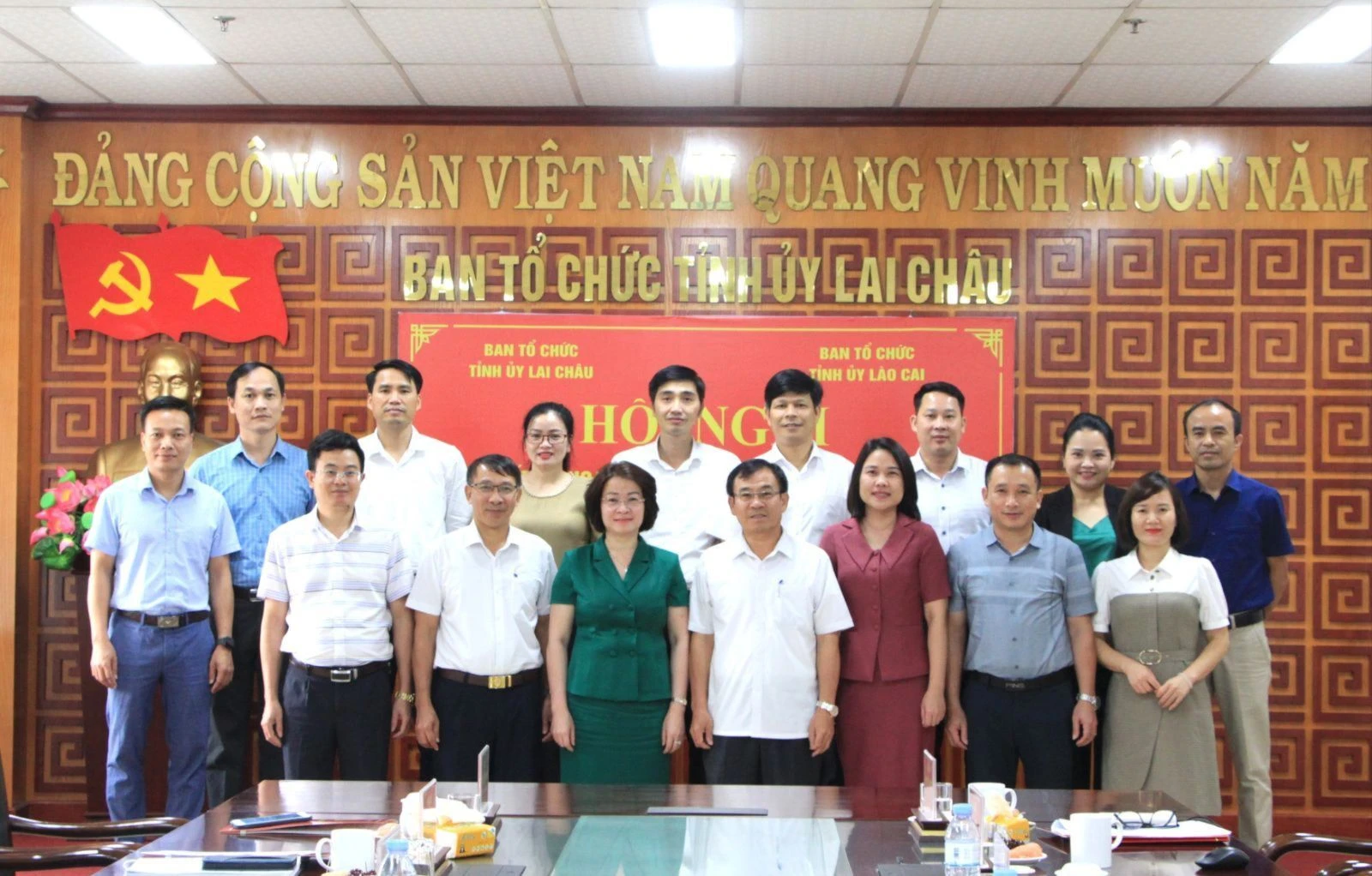hai-ben-chup-luu-niem-6708.jpg