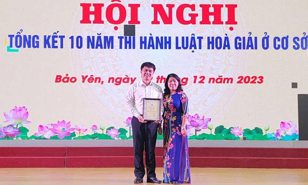 so-tu-phap-tinh-lao-cai-trao-giai-nhi-cuoc-thi-hoa-giai-vien-gioi-tren-dia-ban-tinh-lao-cai-cho-huyen-bao-yen-6072.jpg