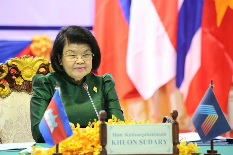Bà Khuon Sudary, Phó Chủ tịch thứ hai Quốc hội khóa VI là Chủ tịch Quốc hội khóa VII.