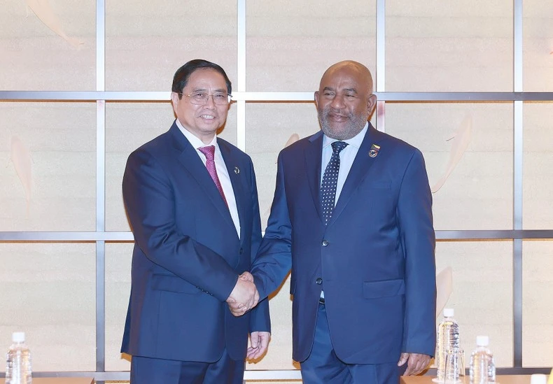 Thủ tướng Phạm Minh Chính hội kiến với Tổng thống Liên bang Comoros Azali Assoumani.