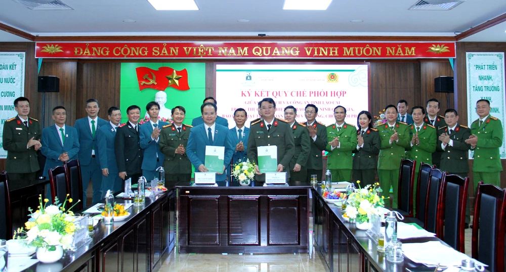 Ảnh 4. Ký kết quy chế phối hợp giứa 2 lực lượng (2).JPG