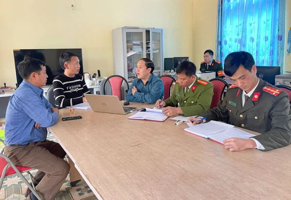 Lực lượng Công an các cấp thường xuyên phối hợp với cấp ủy, chính quyền địa phương trong công tác nắm tình hình.
